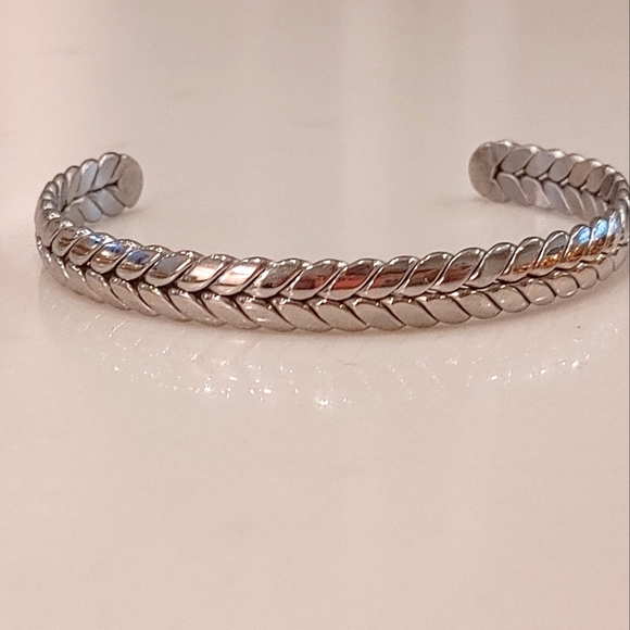 Gold and Silver Toned Bangles - Picture 3 of 3